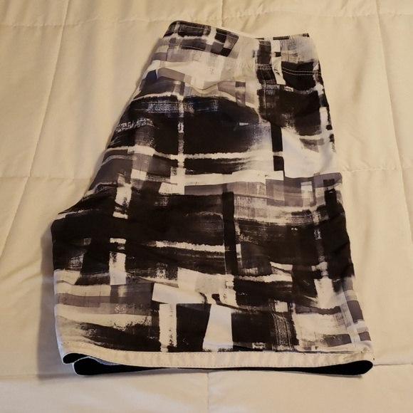 Men's Oakley Board Shorts - Picture 2 of 4